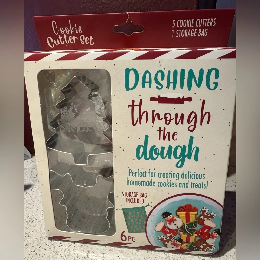 Christmas cookie cutter set - new in box